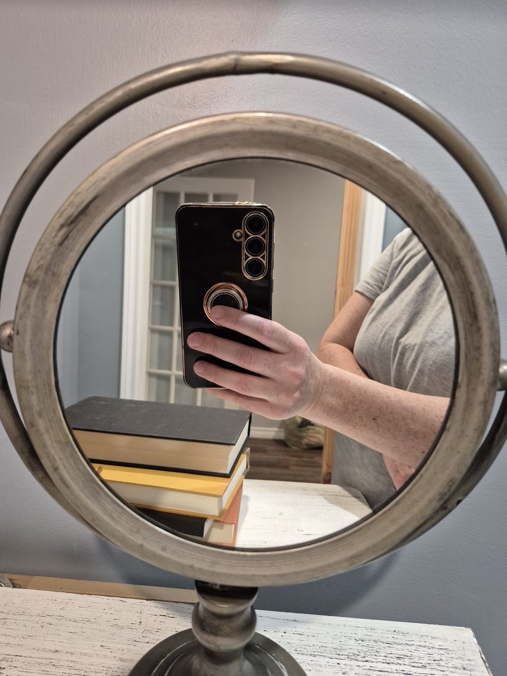 Vintage-Style Round Tiltable Vanity Mirror in Aged Bronze Excellent Condition - Picture 3 of 10